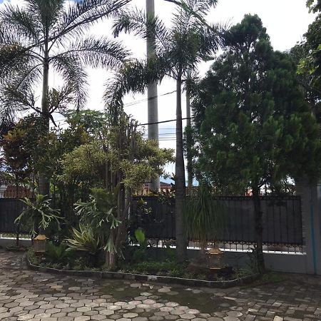 Villa & Guest House Batu Indah Exteriér fotografie