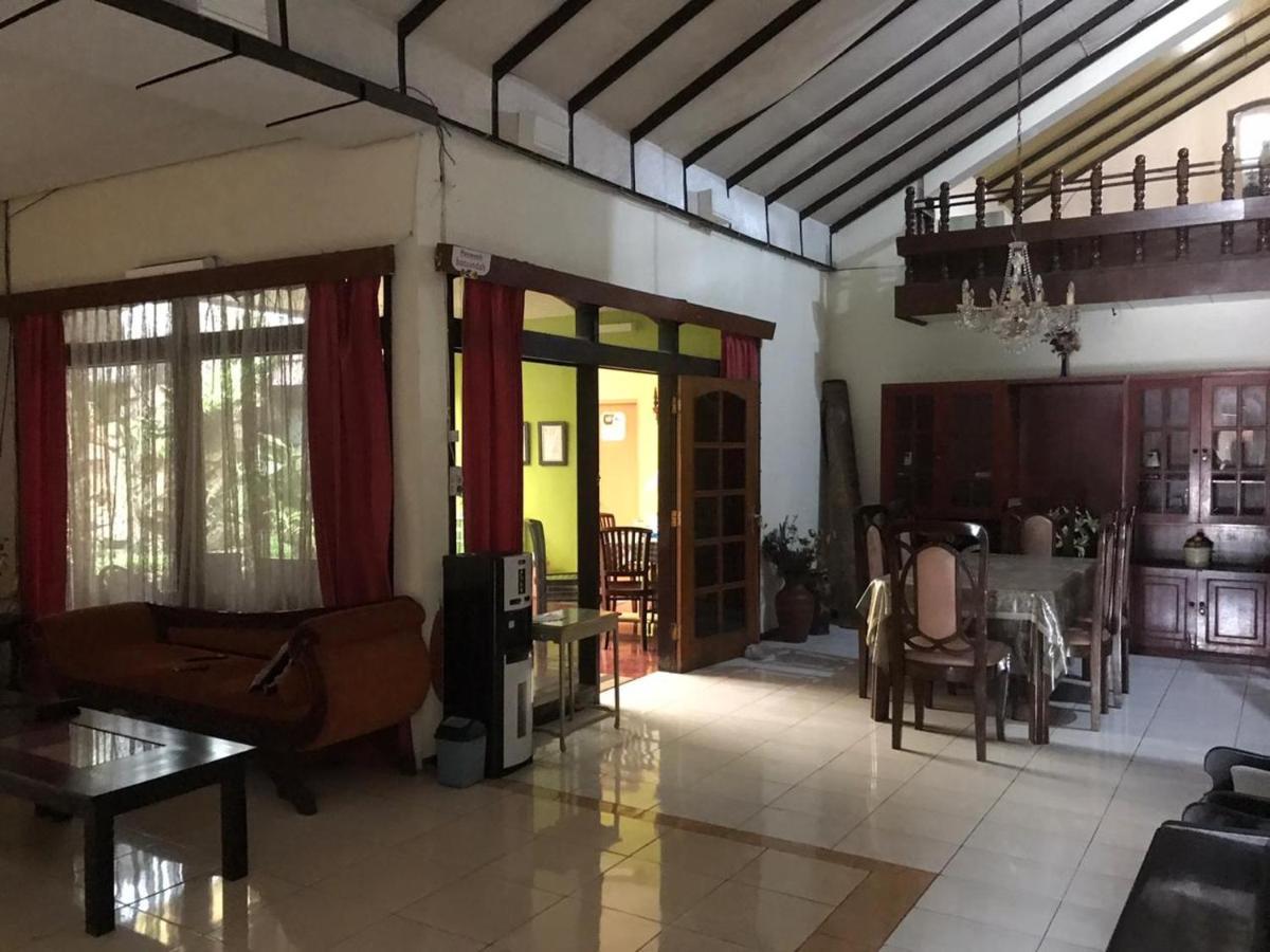 Villa & Guest House Batu Indah Exteriér fotografie